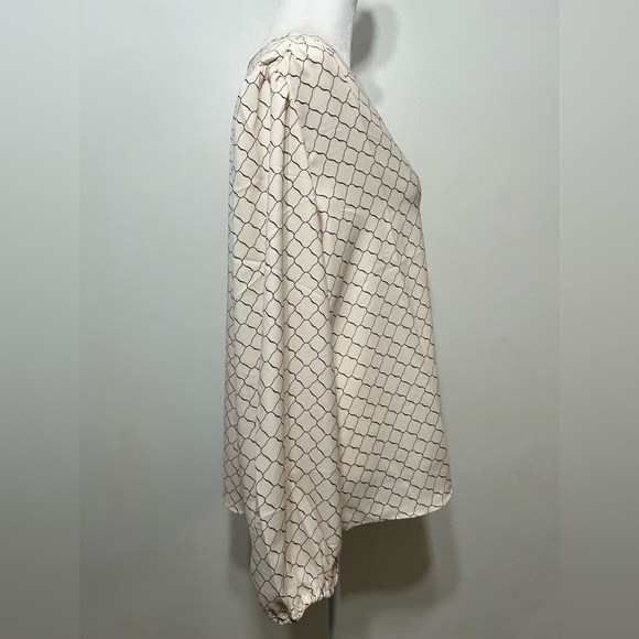 New! Ann Taylor Geometric Print Blouse Womens Size Medium - Picture 5 of 9